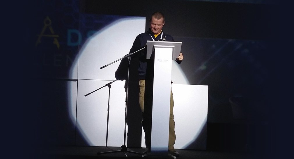 Maxim Polyakov gives a speech at the finale of the Vernadsky Challenge 2017